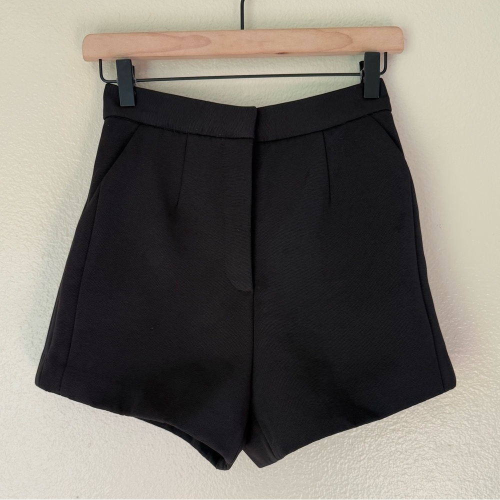 FINDERS High Waisted Shorts